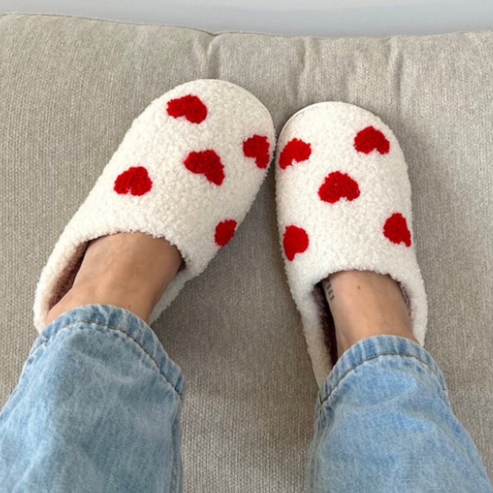 Nordic Peace Fluffy Heart Slippers Size 9W